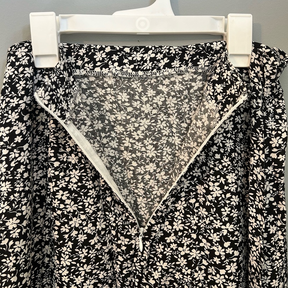 Never worn. Ditsy Floral Split Thigh Skirt size medium - Picture 6 of 7